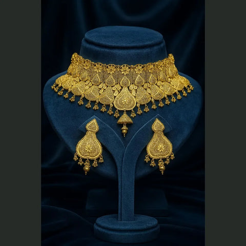 Bridal Gold Choker Necklace – Traditional Temple Jewelry Design 2025