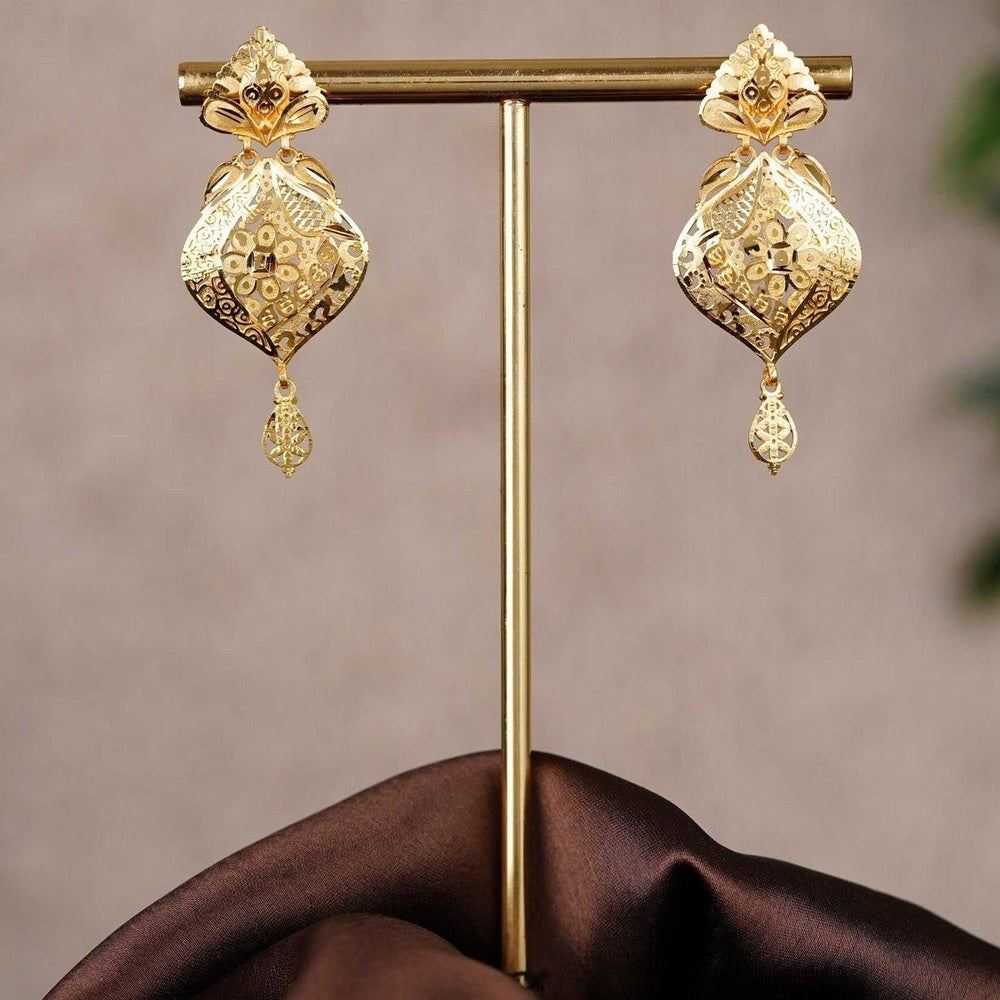 Elegant Gold-Plated Floral Filigree Necklace for Bridal and Festive Wear