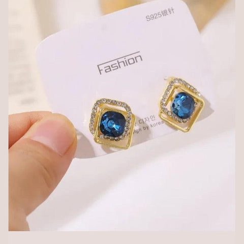 Trendy & Stylish Earrings: Elevate Your Look with Modern Designs