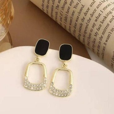 Trendy & Stylish Earrings: Elevate Your Look with Modern Designs