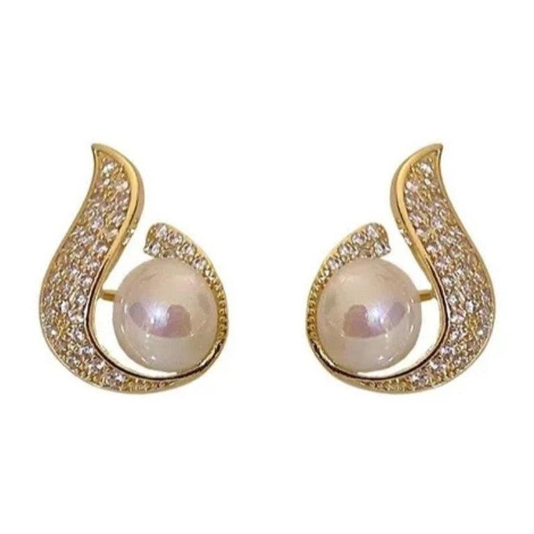 Trendy & Stylish Earrings: Elevate Your Look with Modern Designs