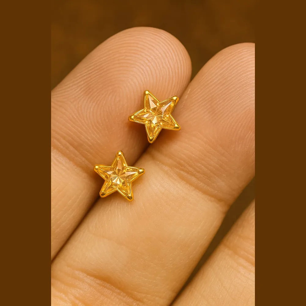 Women’s yellow star crystal stud earrings with real gold plating, handcrafted on a copper and brass base. These pushback earrings feature a bright yellow gemstone in a star shape that adds elegance and radiance to your look. Perfect for daily wear, parties, or gifting – from ZHome, Real, Good-Looking Jewellery.