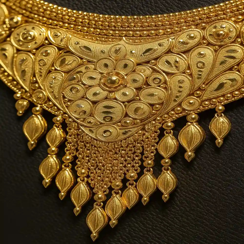 Radiant 22K Gold-Plated Necklace with Maang Tikka Set