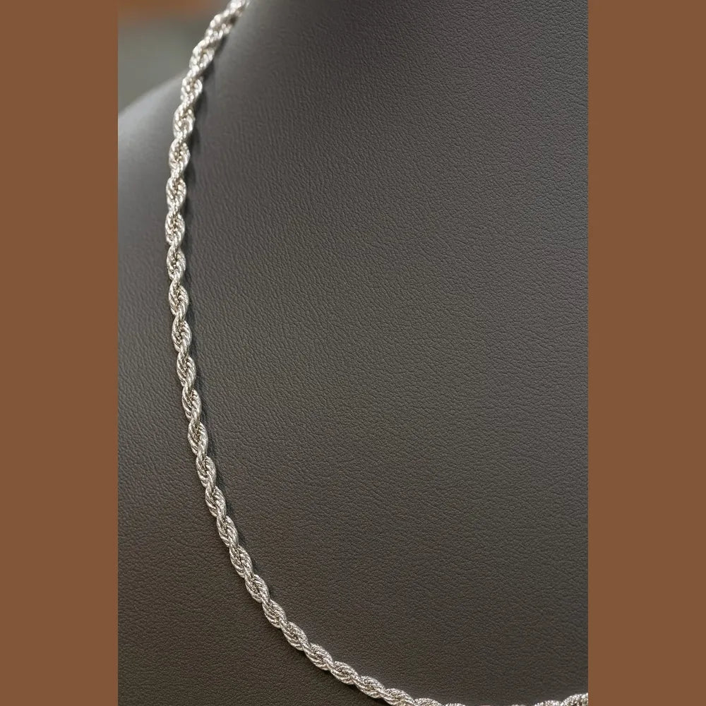 Stylish Unisex Silver-Plated Chain – Timeless Elegance for Every Occasion