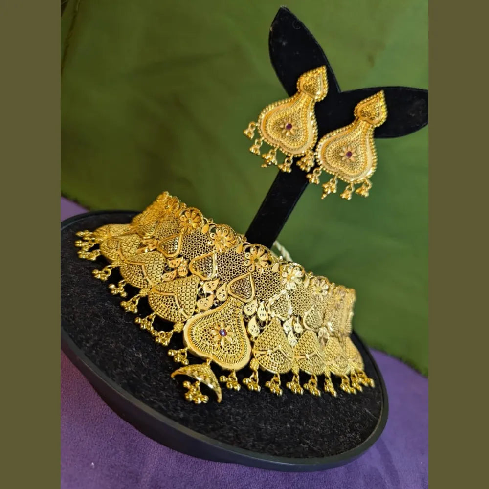 Bridal Gold Choker Necklace – Traditional Temple Jewelry Design 2025
