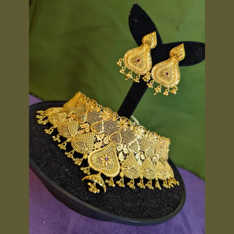 Bridal Gold Choker Necklace – Traditional Temple Jewelry Design 2025