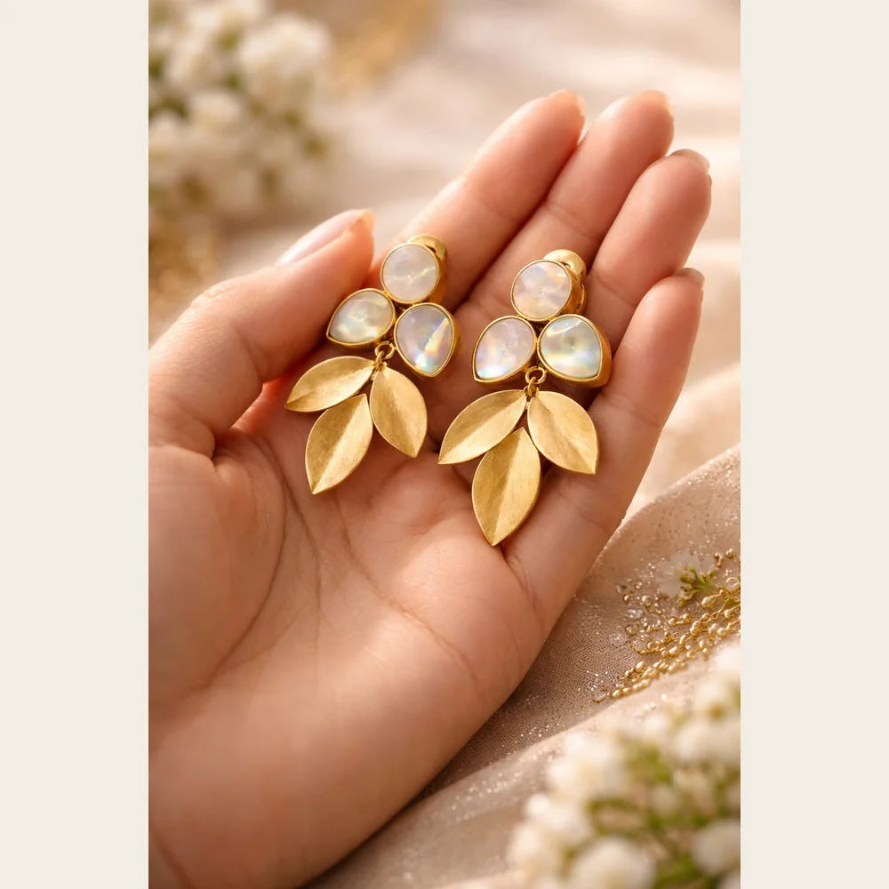 ZHome jewellery collection featuring elegant gold-look necklaces, earrings, rings and fashion accessories for women