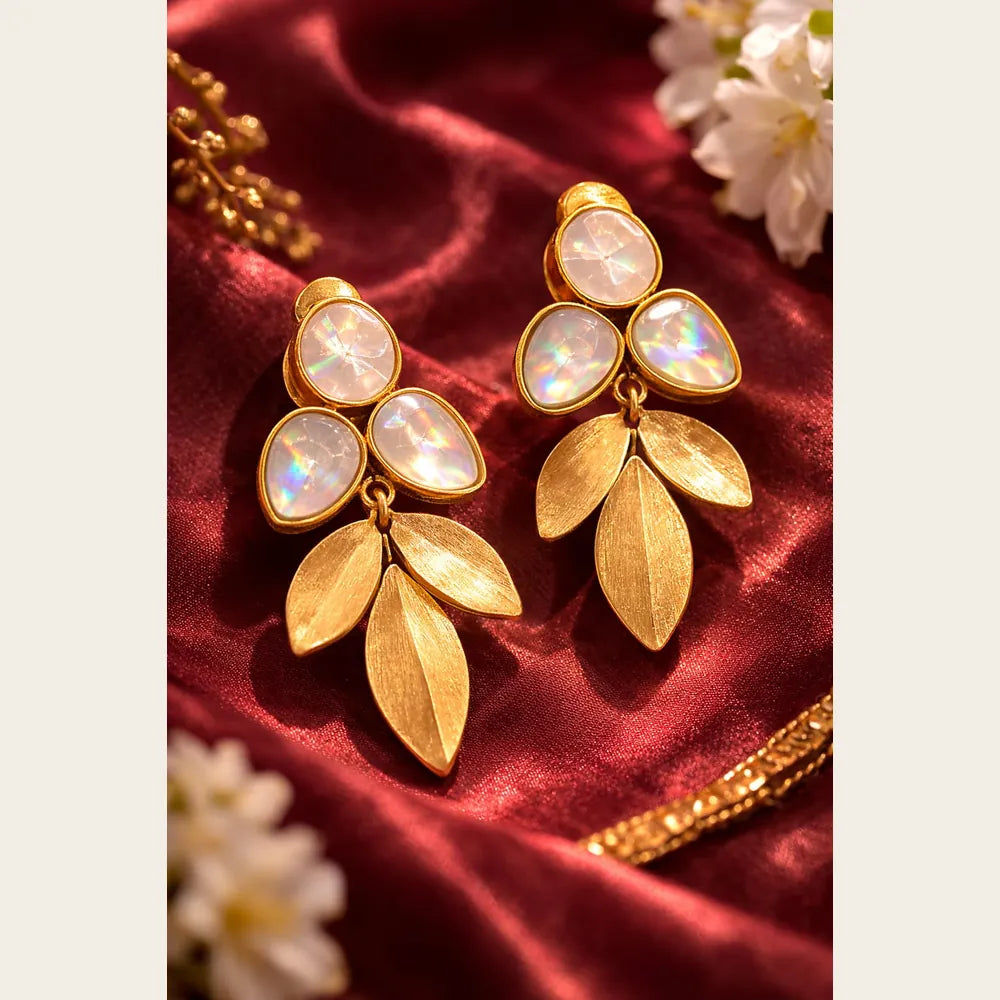ZHome jewellery collection featuring elegant gold-look necklaces, earrings, rings and fashion accessories for women
