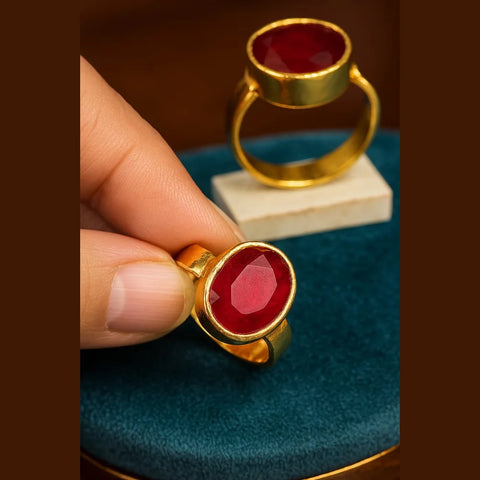 Red Stone  Gold-Plated Ring – Unisex, Elegant & Free Size